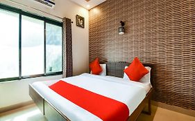 Oyo 60162 City Club & Hotels